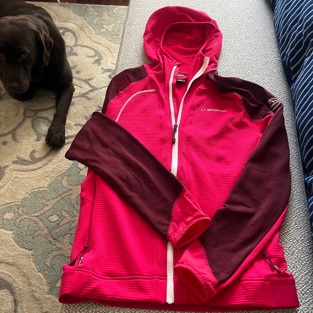 La Sportiva woman fleece hoodie jacket.